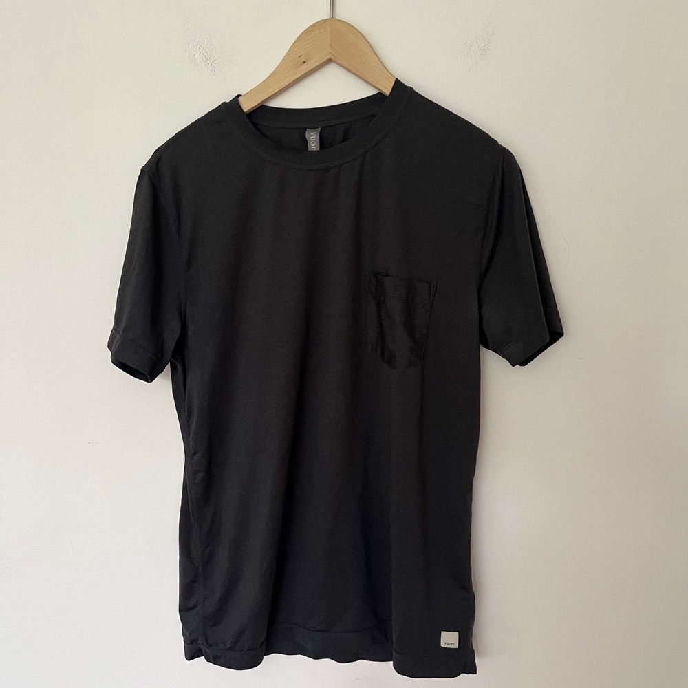Vuori Rise Shine Black Pocket Tee Mens Small Short Sleeve Athletic Shirt V109